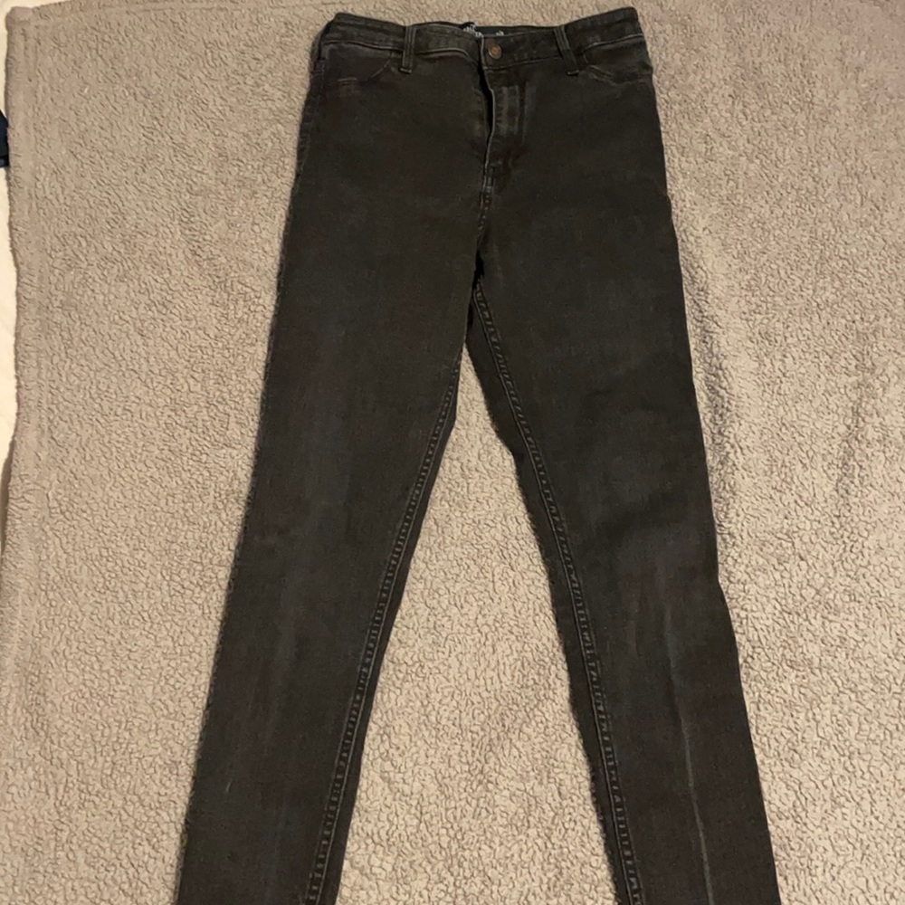 Hollister, Black